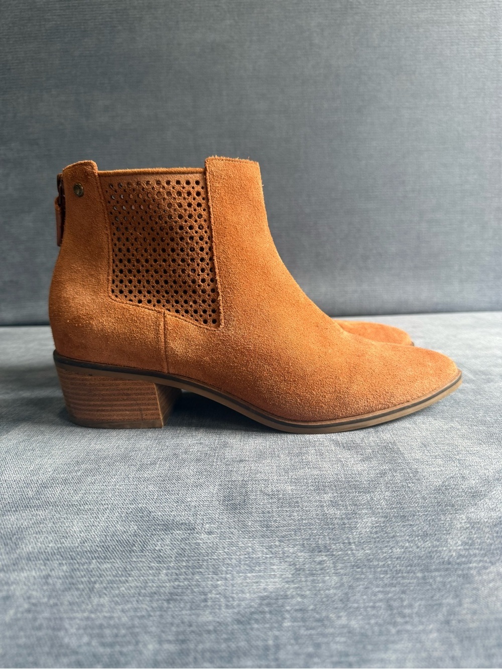 Cole Haan Women’s Val Suede Ankle Booties SZ 8.5 Tan Cut Out Heeled Western Fall